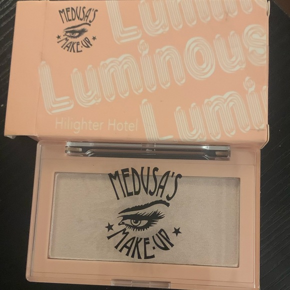 Medusas Makeup Luminous Hilighter Hotel - Picture 5 of 5